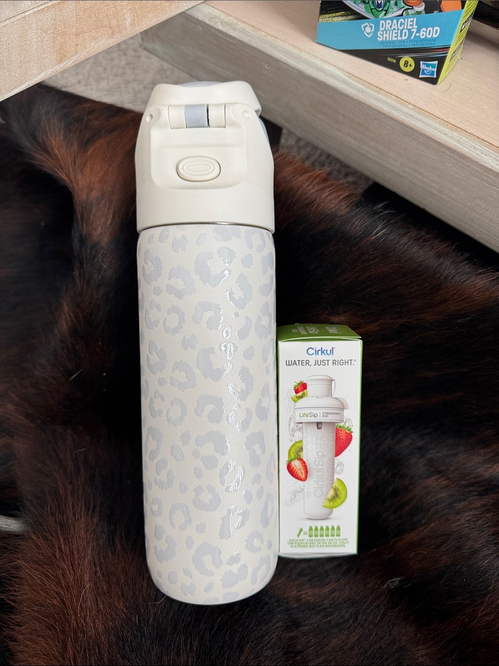 Cirkul White Leopard-Print Water Bottle with Lid